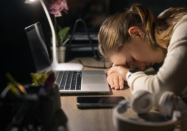 Cyberbullying contra colegas de trabalho pode gerar demissão por justa causa?